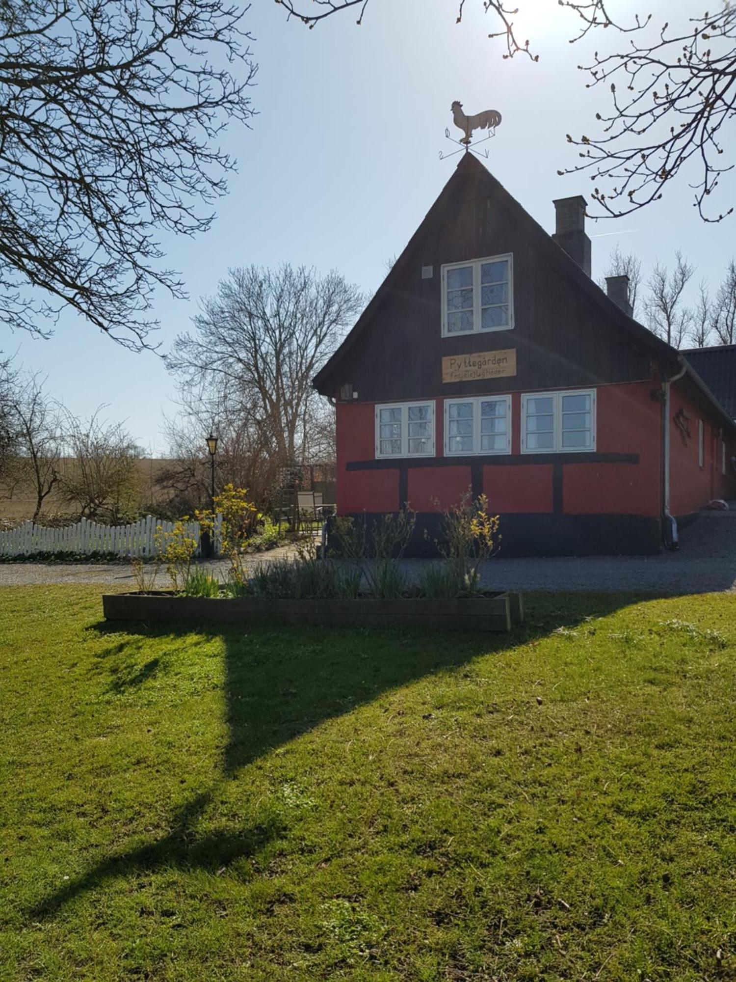 Pyttegarden Apartments Gudhjem Zewnętrze zdjęcie